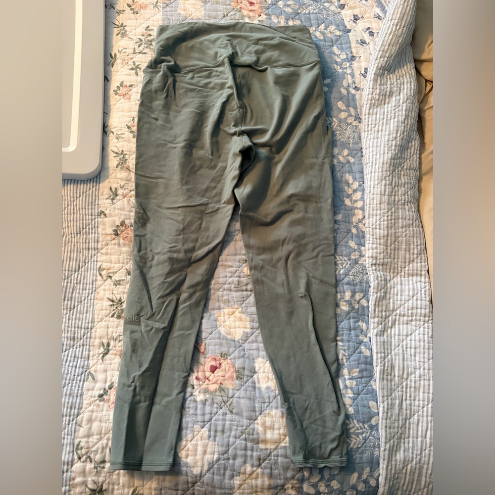 FLAWED ALO light blue leggings